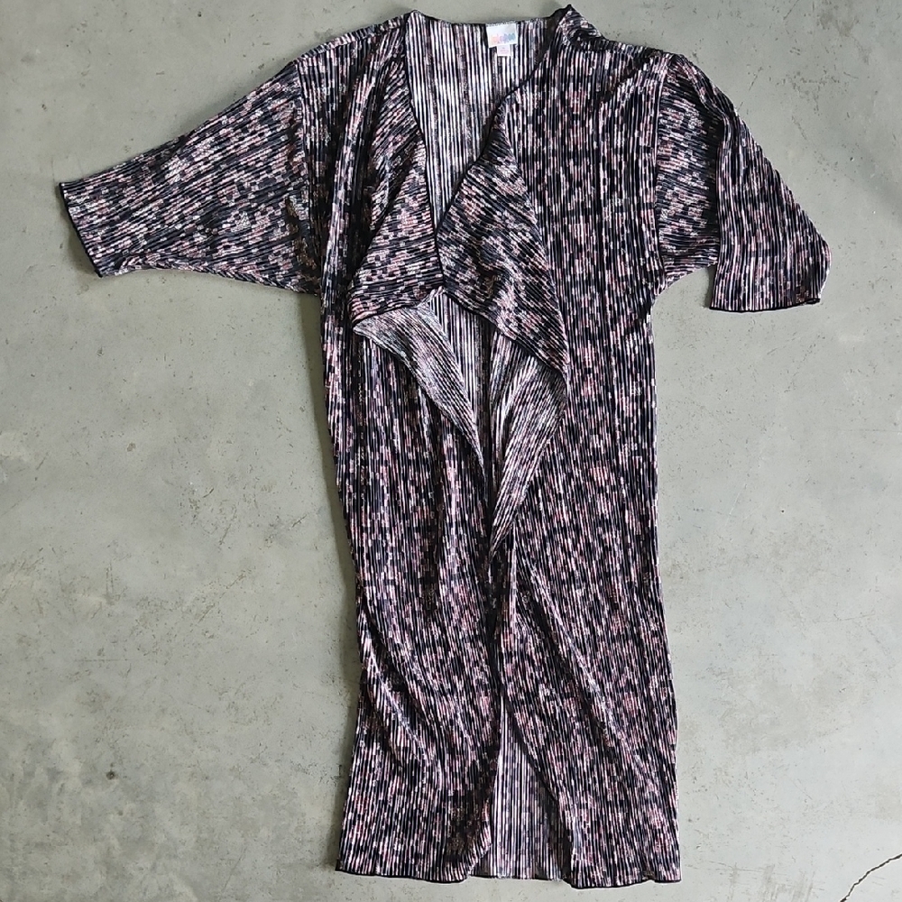 Elegant Pink and Black Floral Crepe Women's Kimono Small / Medium